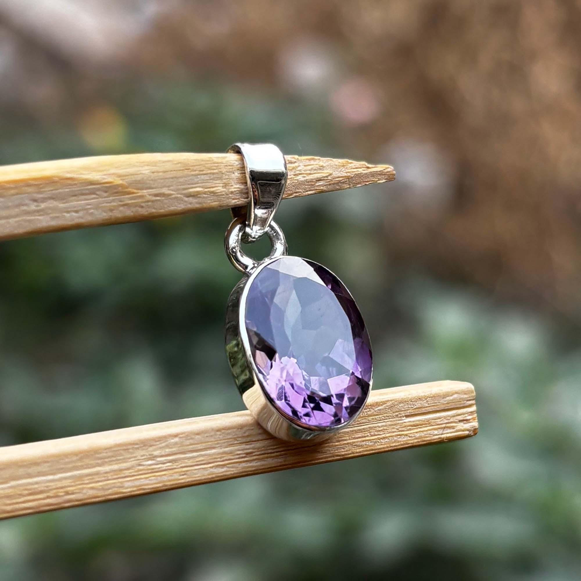 Oval gemstone pendant